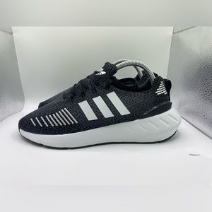 Adidas Swift Run 22, US Women’s sz 7.5, color: Charcoal